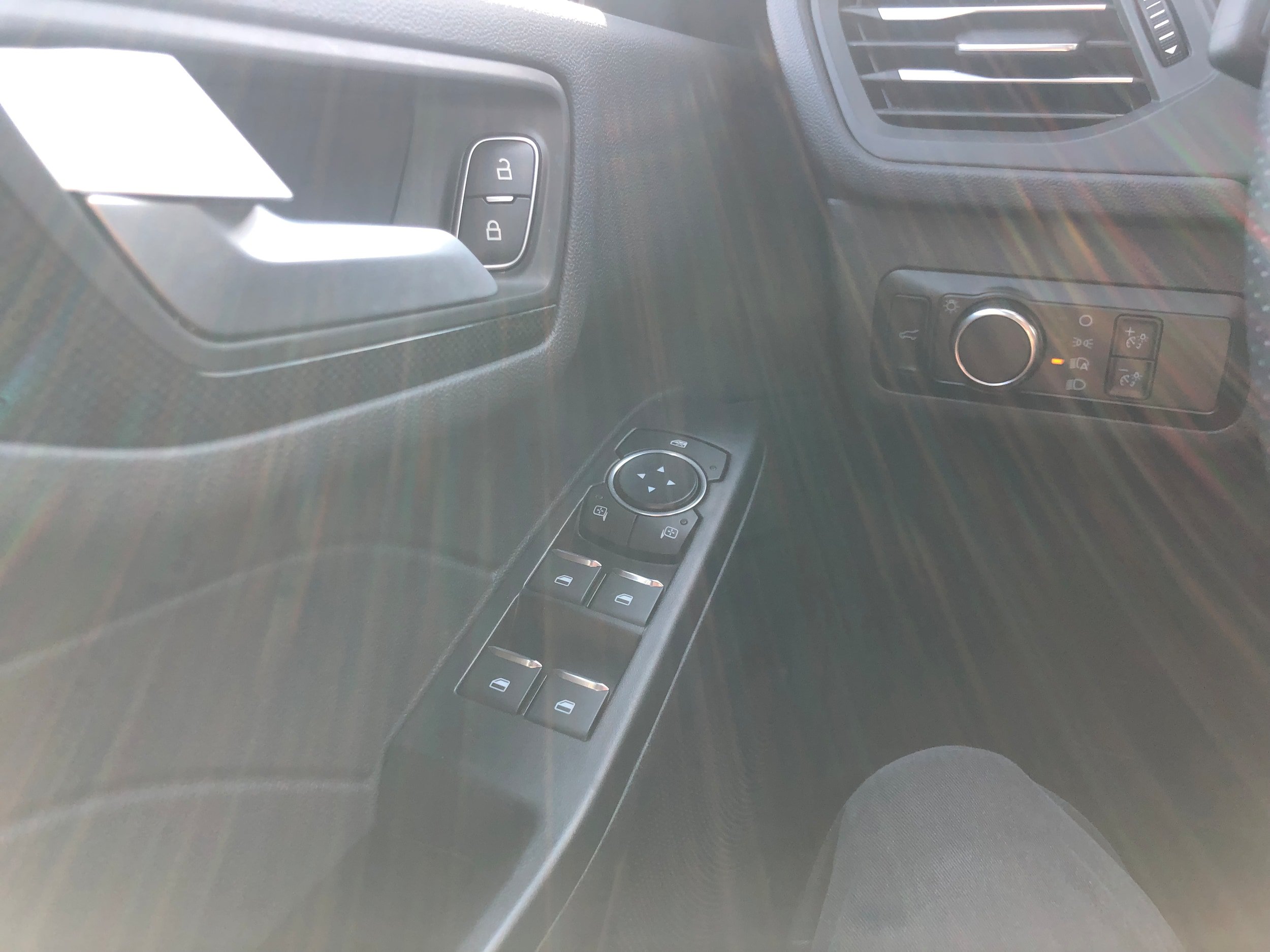 Used 2025 Ford Escape ST-Line w/ Cold Weather Package AWD/4WD image 18