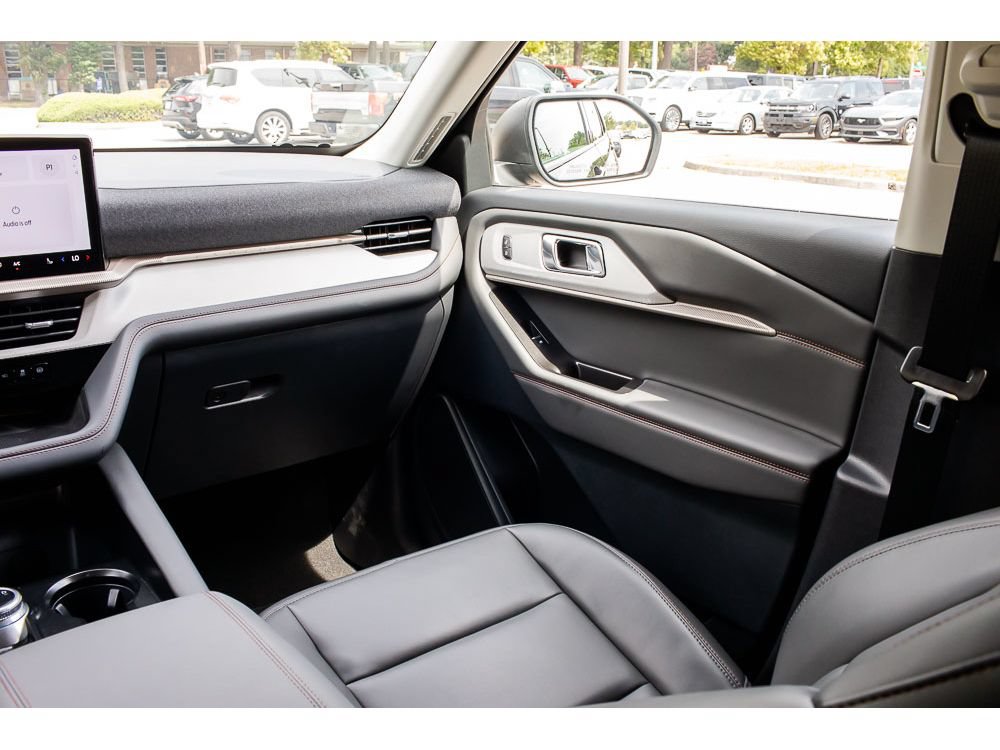 Used 2026 Ford Explorer Active w/ Active Comfort Package AWD/4WD image 16
