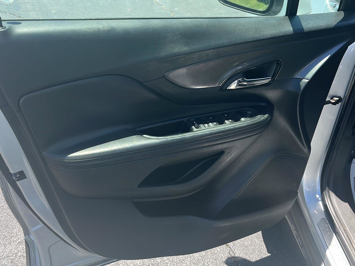 Used 2017 Buick Encore Essence FWD image 18