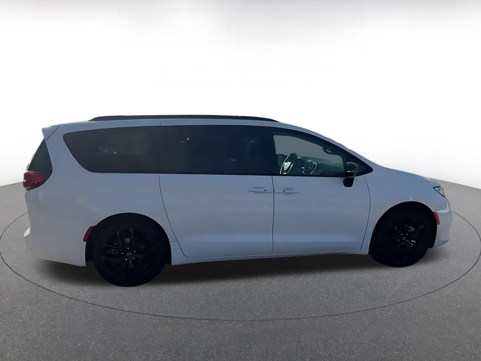 Used 2025 Chrysler Pacifica Limited FWD image 15