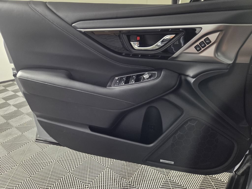 Used 2022 Subaru Outback Limited AWD/4WD image 19