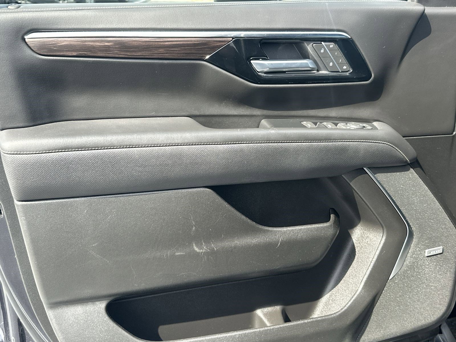 Used 2025 Chevrolet Suburban Premier RWD image 50