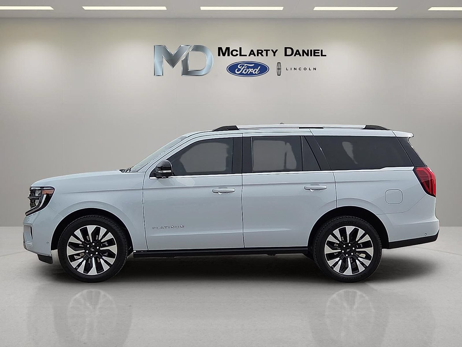 Used 2025 Ford Expedition Platinum w/ Driver's Package AWD/4WD video 3