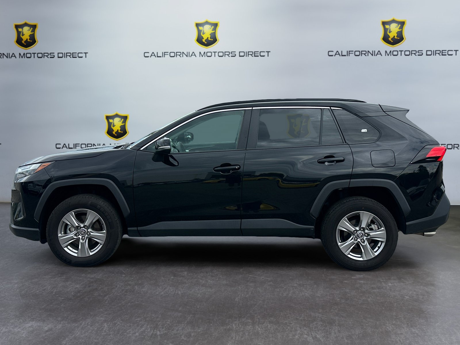 Used 2025 Toyota RAV4 XLE FWD image 2
