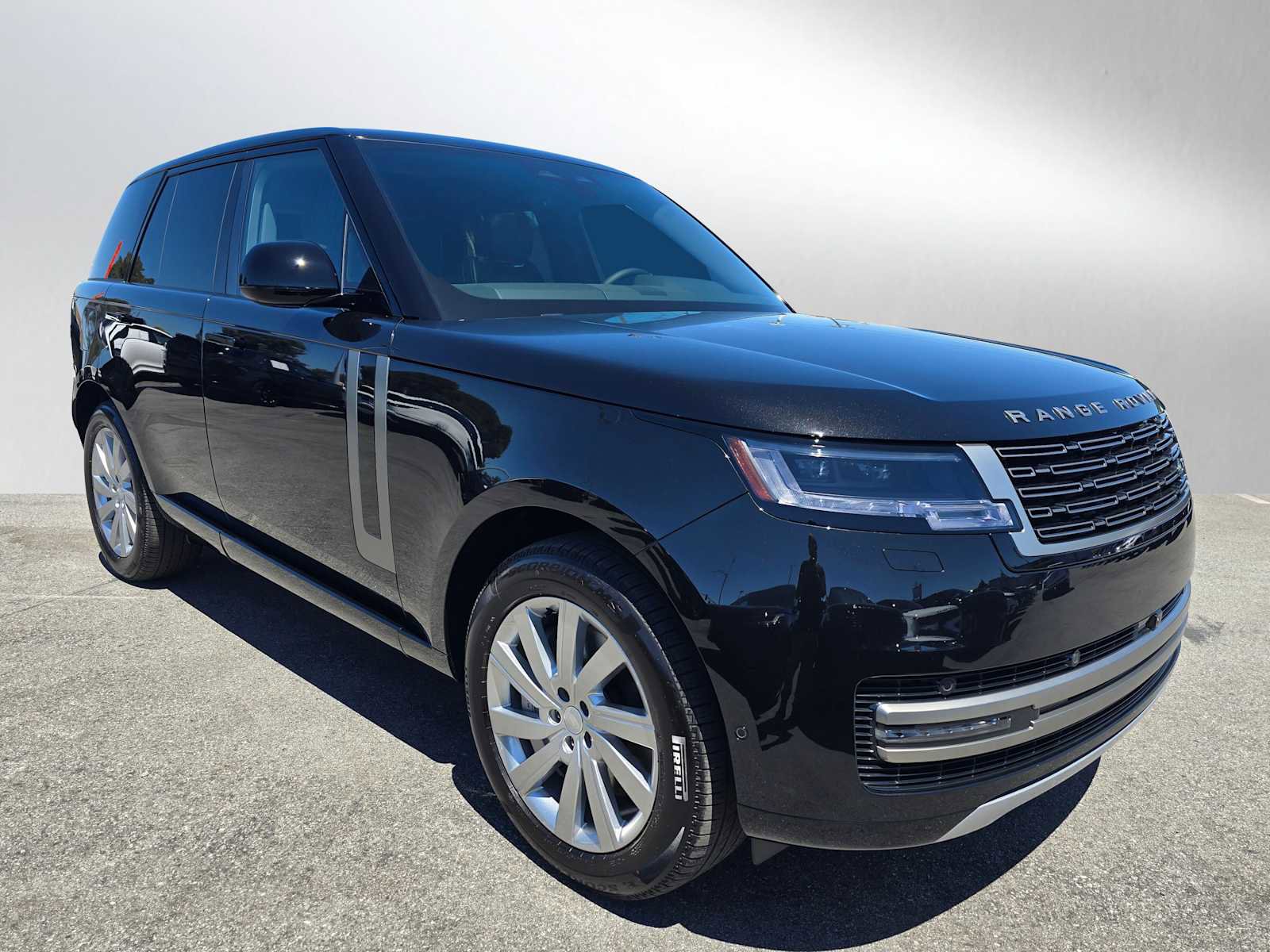New 2025 Land Rover Range Rover SE image 7