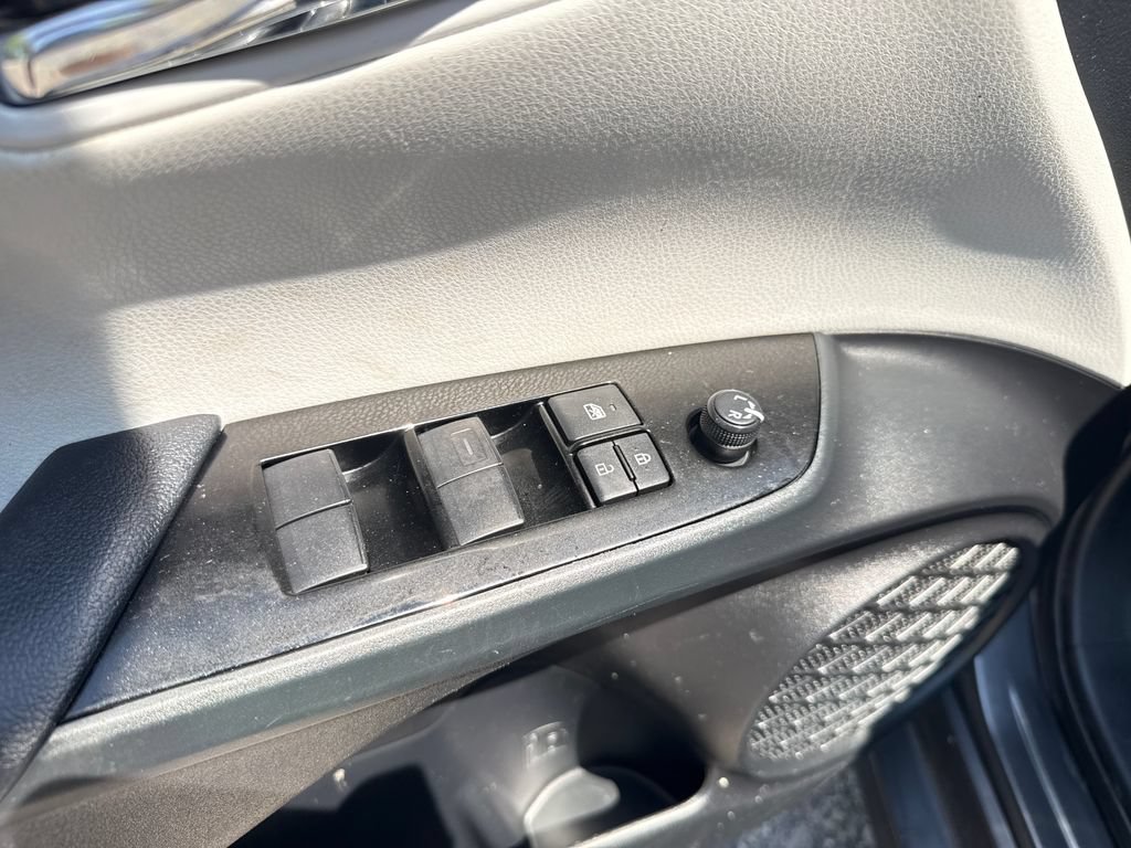 Used 2022 Toyota Prius LE FWD image 8