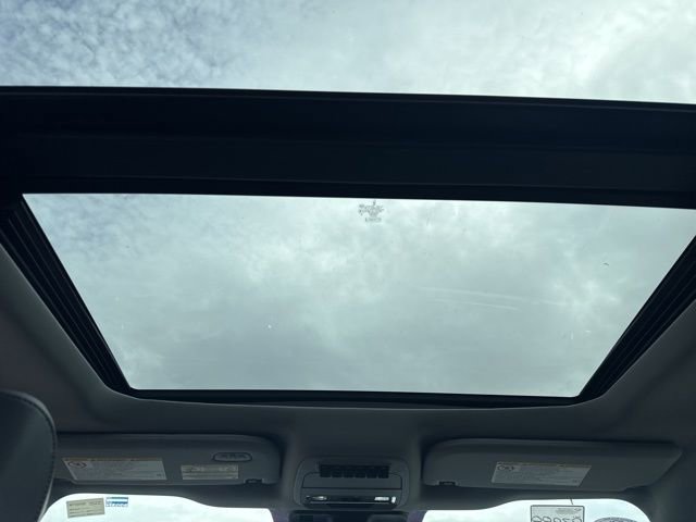 Used 2025 Ford F350 Lariat w/ Black Appearance Package image 10