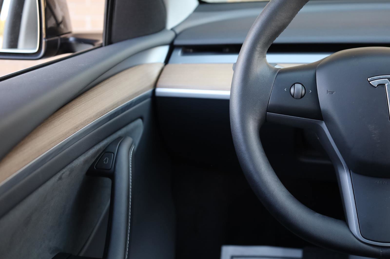 Used 2023 Tesla Model Y Long Range AWD/4WD image 32