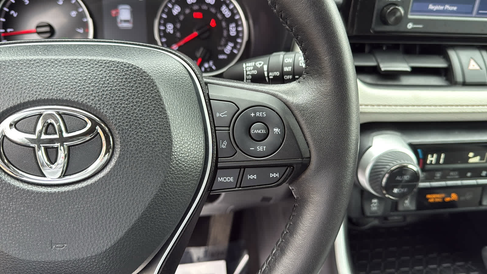 Used 2022 Toyota RAV4 XLE image 16