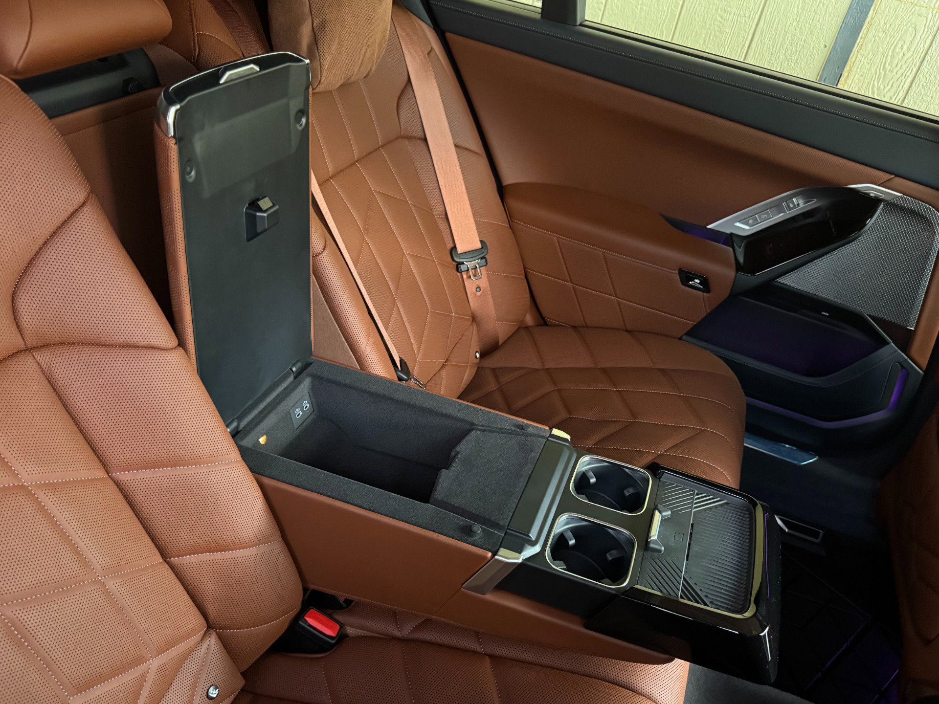 Used 2025 BMW i7 eDrive50 w/ Executive Package image 40