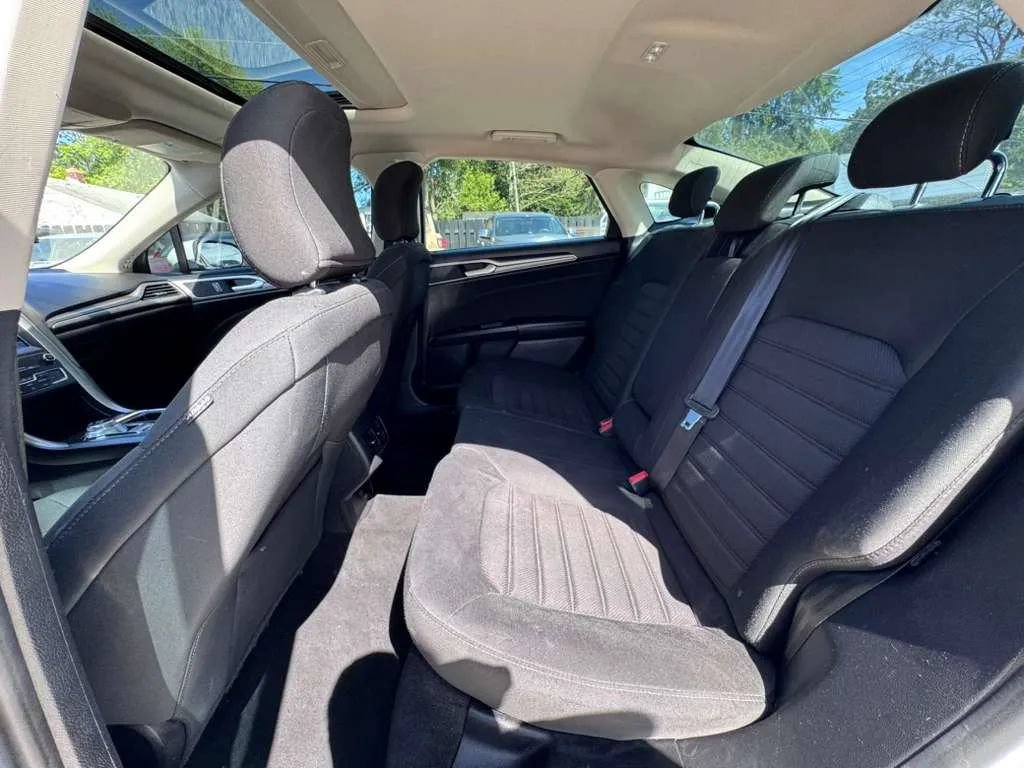 Used 2019 Ford Fusion SE AWD/4WD image 12
