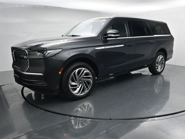 Used 2025 Lincoln Navigator L Reserve AWD/4WD image 4