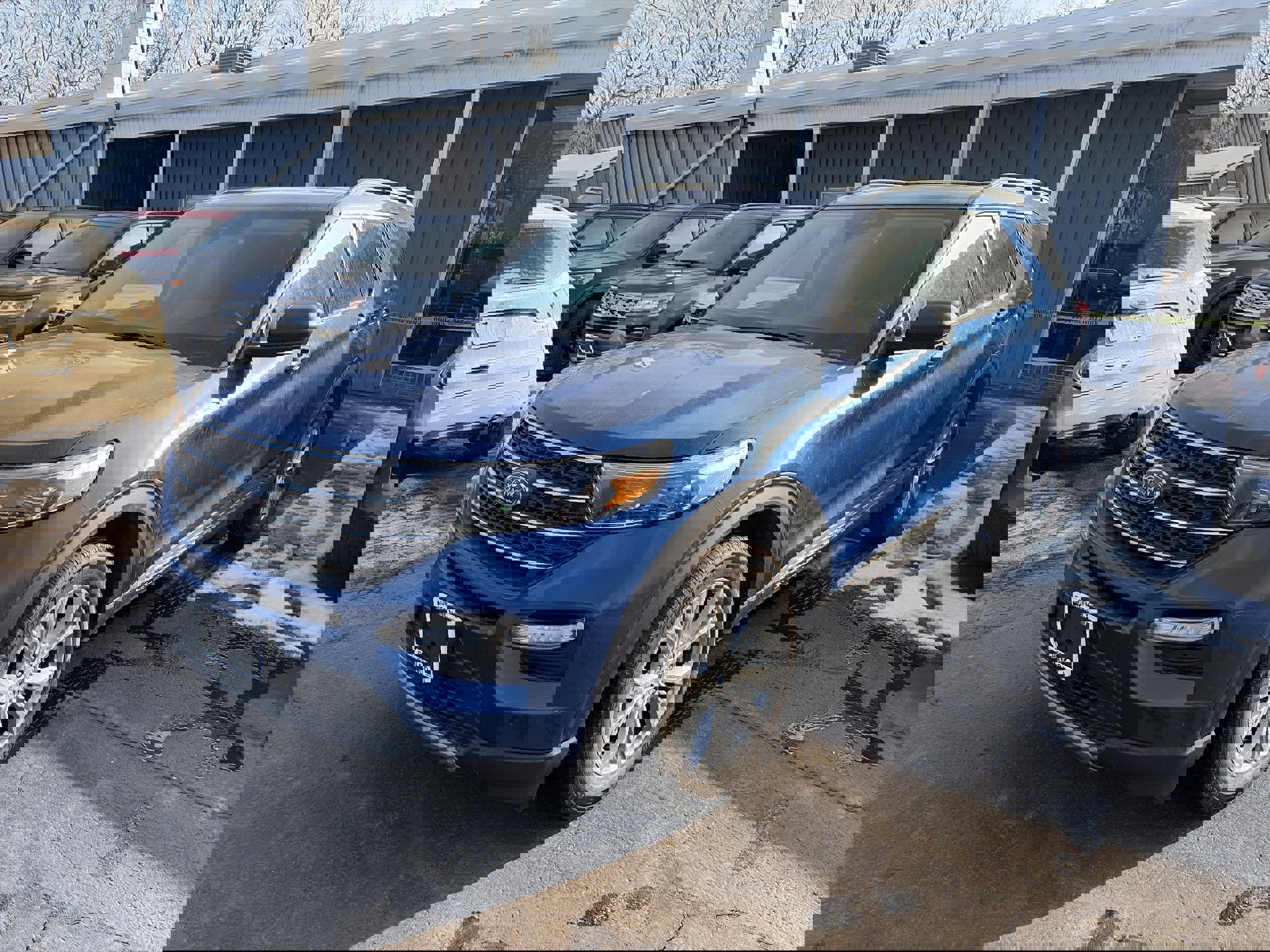 Used 2022 Ford Explorer XLT w/ Equipment Group 202A image 4