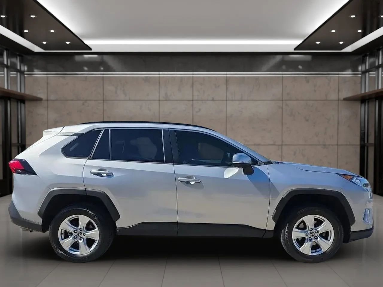 Used 2021 Toyota RAV4 XLE image 9