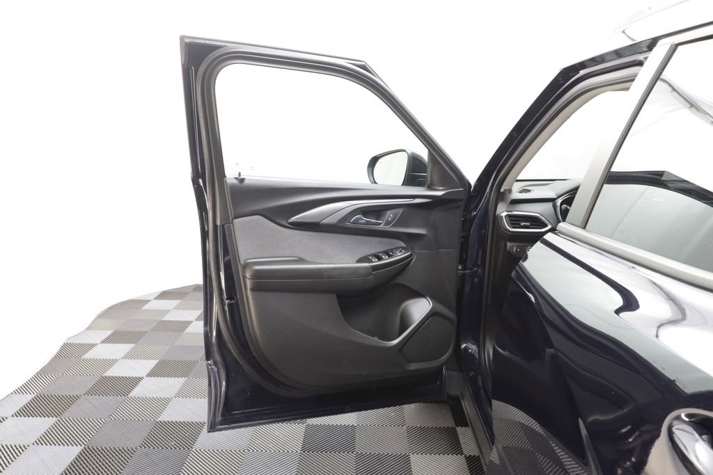 Used 2021 Chevrolet TrailBlazer LT w/ Convenience Package image 5