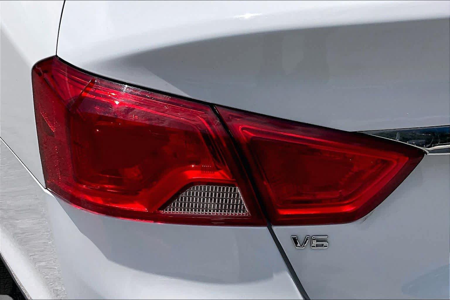 Used 2018 Chevrolet Impala LT FWD image 28