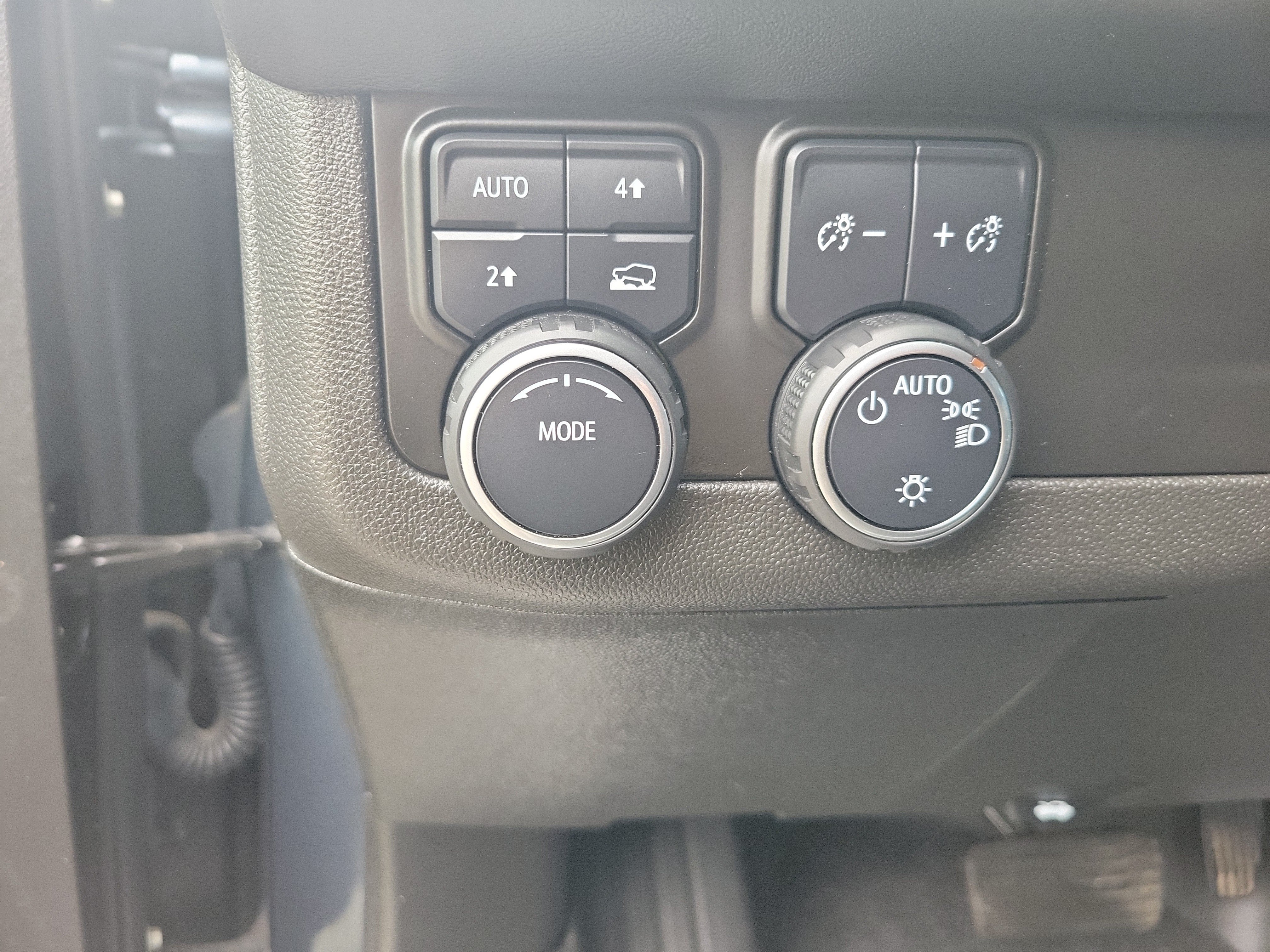 Used 2021 Chevrolet Tahoe RST w/ Luxury Package AWD/4WD image 32