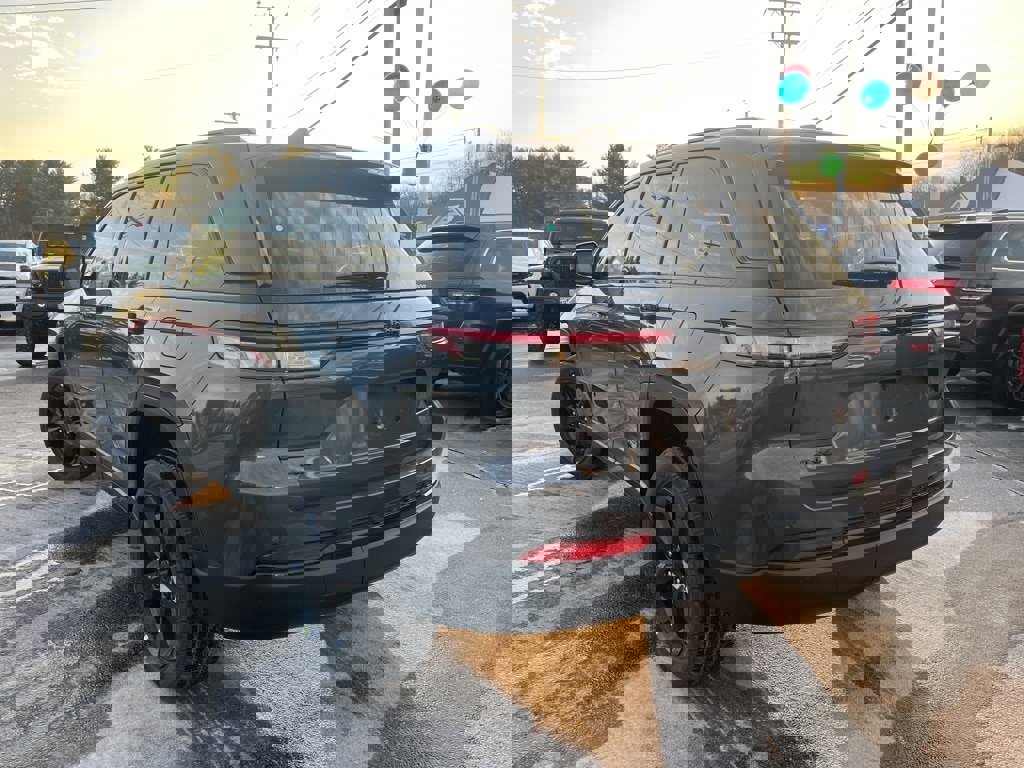 New 2025 Jeep Grand Cherokee Altitude image 6