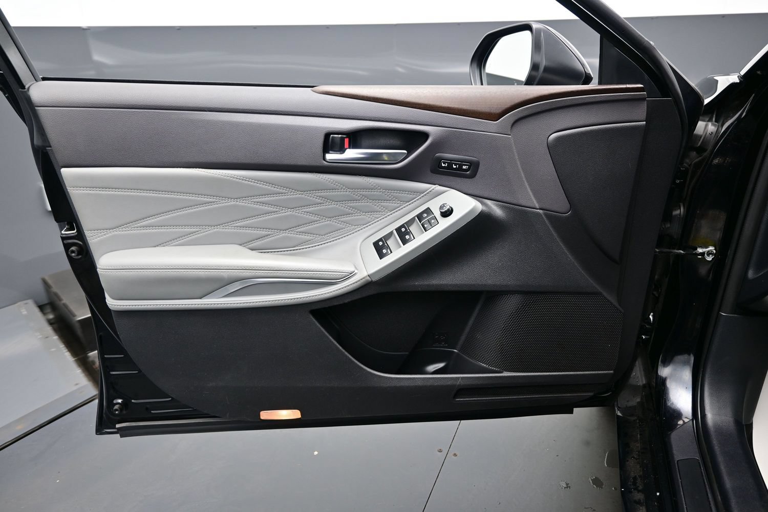 Used 2020 Toyota Avalon Limited w/ Advanced Safety Package FWD image 9