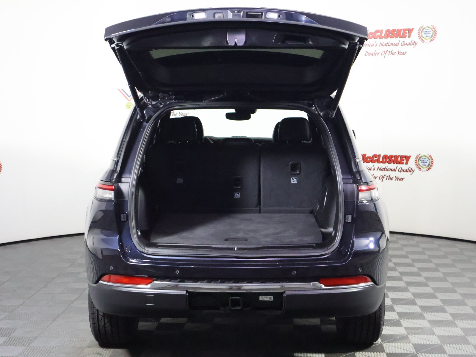Used 2024 Jeep Grand Cherokee Limited 4xe w/ Trailer Tow Package AWD/4WD image 6