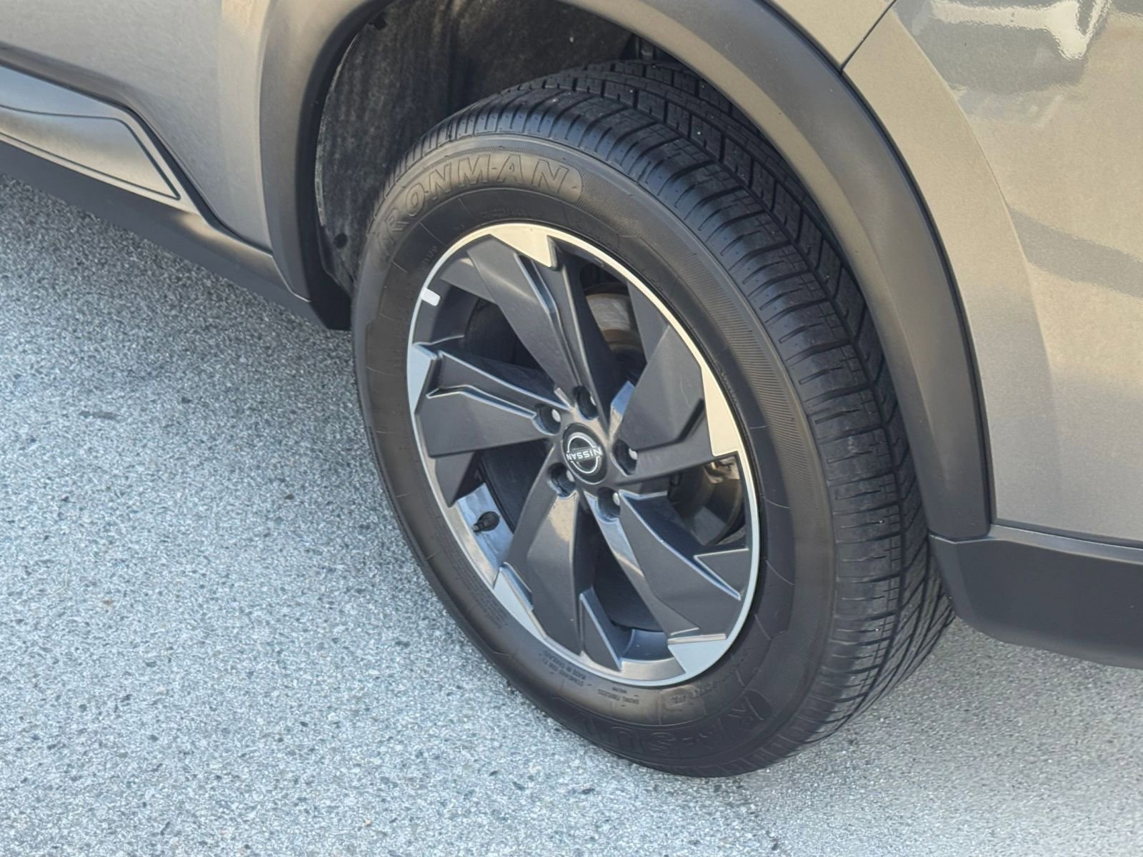 Used 2025 Nissan Rogue SV FWD image 32