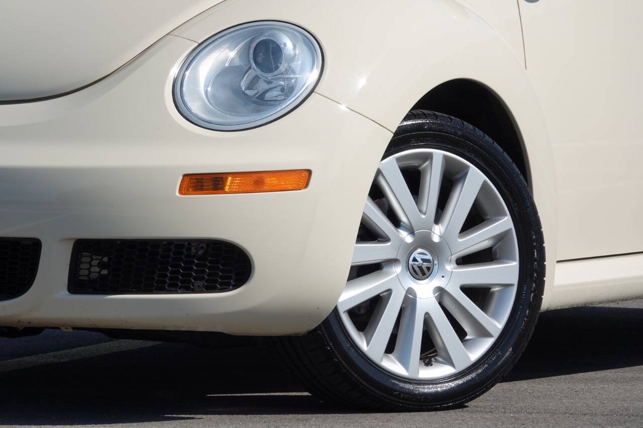 Used 2008 Volkswagen Beetle SE FWD image 17