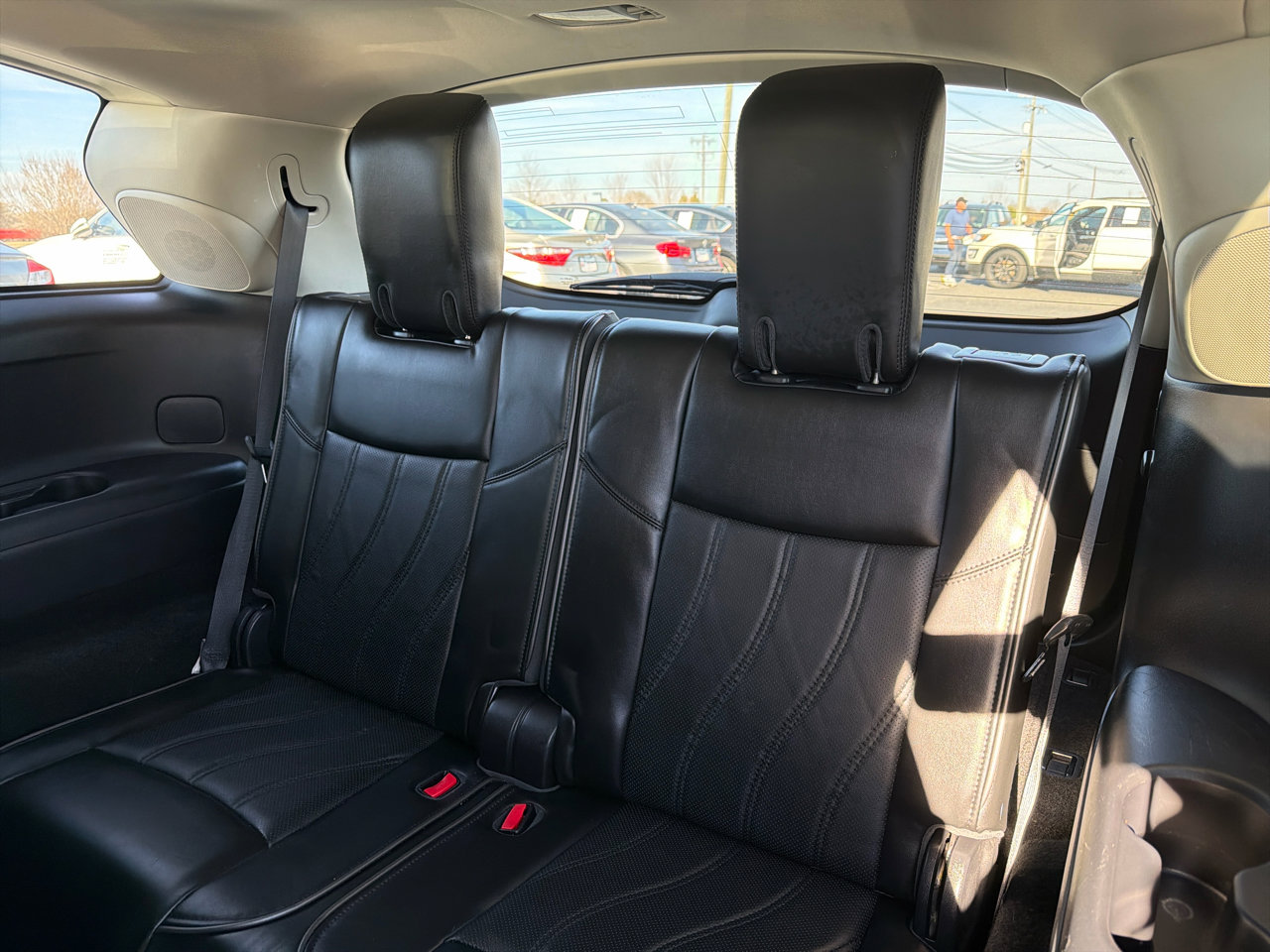 Used 2015 INFINITI QX60 FWD w/ Deluxe Touring Package image 16