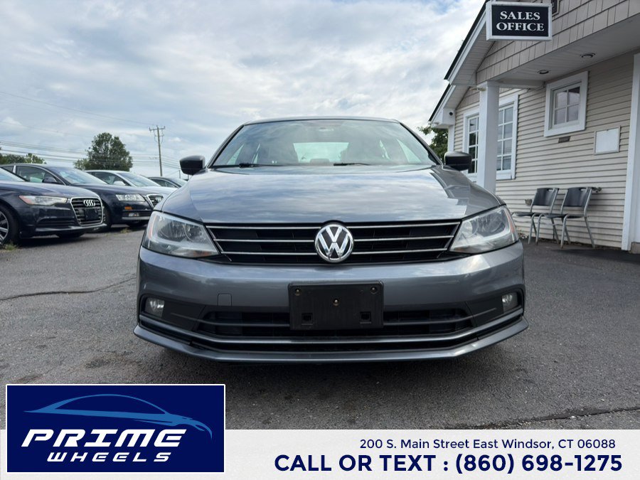 Used 2015 Volkswagen Jetta Sport FWD image 2