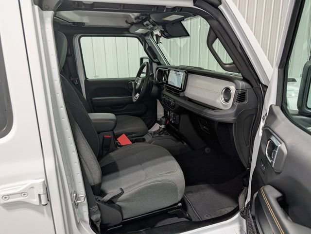 Used 2025 Jeep Wrangler Unlimited Sahara w/ Safety Group AWD/4WD image 26