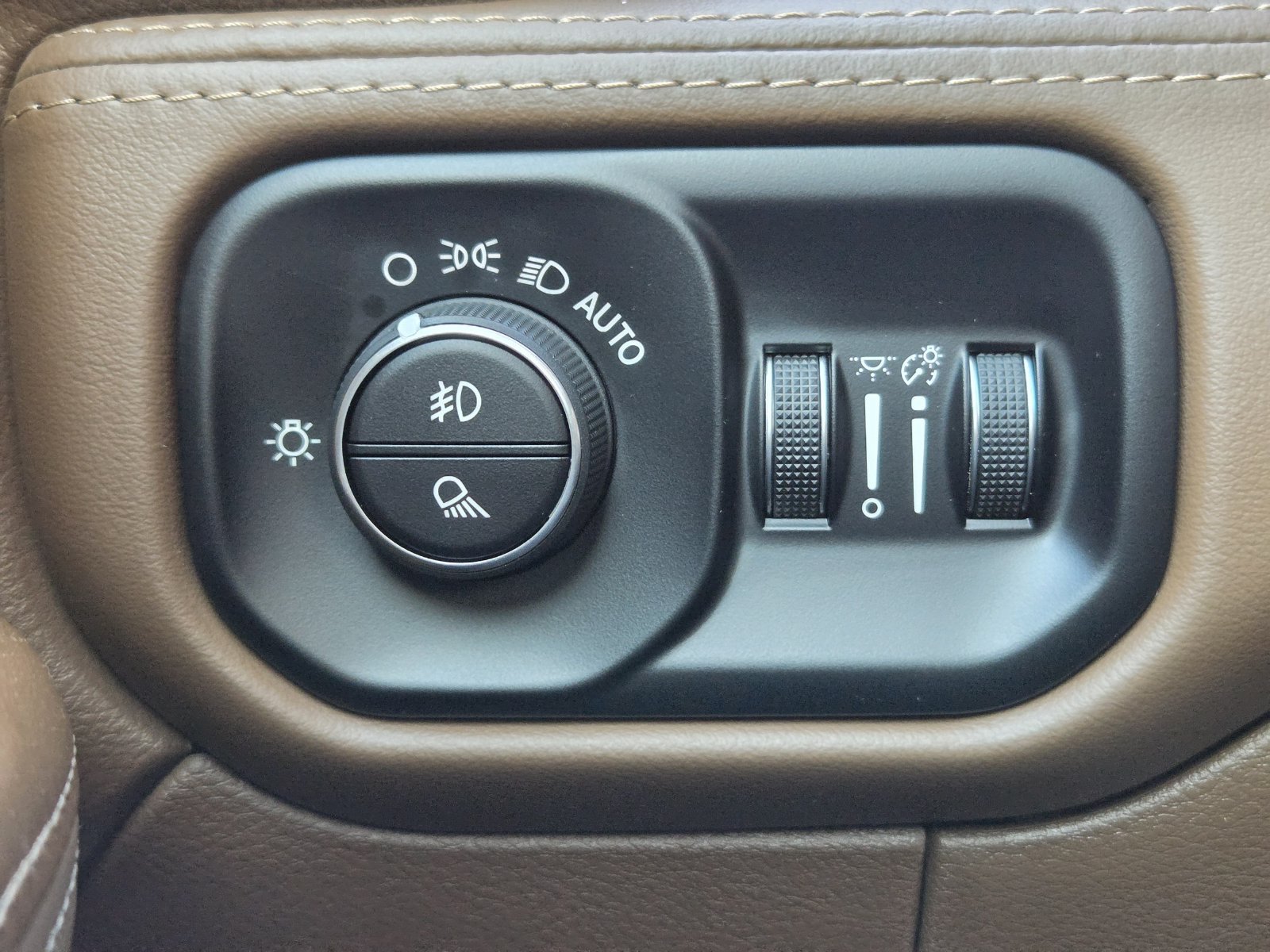 Used 2024 RAM 3500 Limited w/ Towing Technology Group AWD/4WD image 23