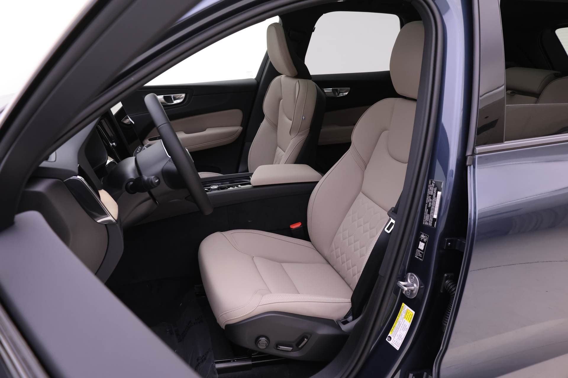 New 2026 Volvo XC60 T8 Plus w/ Protection Package Premier image 7