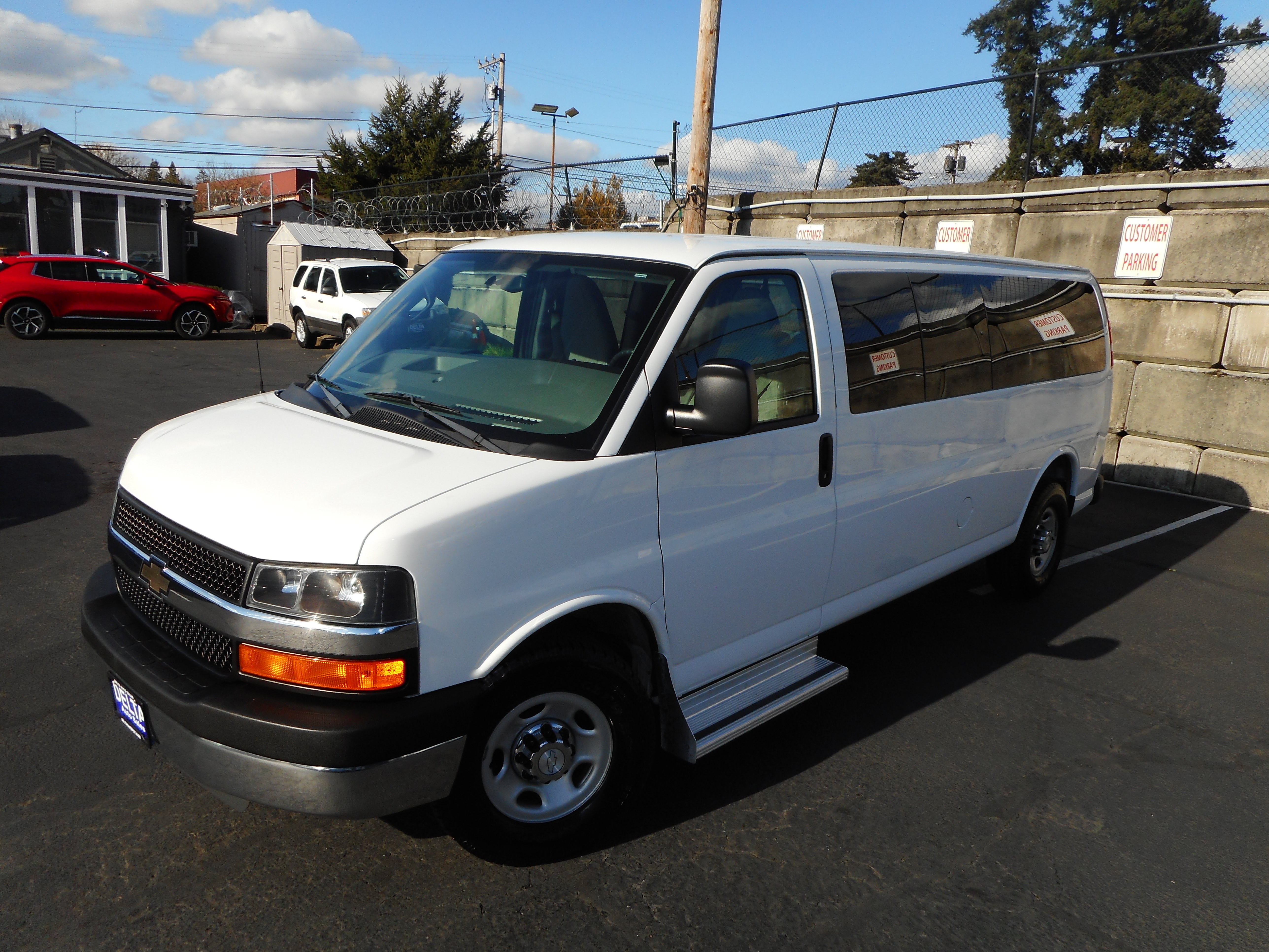 Used 2016 Chevrolet Express 3500 LT w/ LT Preferred Equipment Group RWD image 4