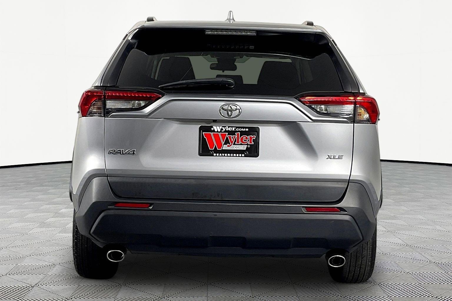 Used 2020 Toyota RAV4 XLE w/ Convenience Package FWD image 5