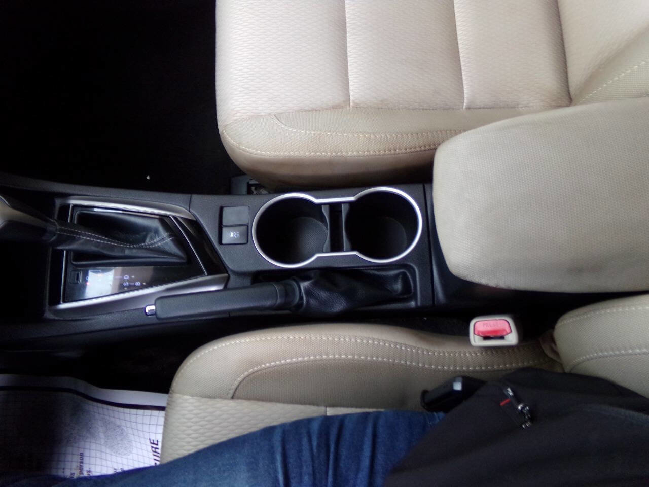 Used 2015 Toyota Corolla LE FWD image 24