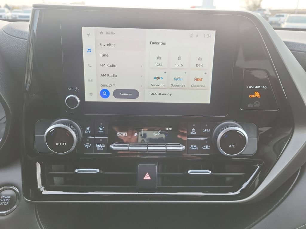 Used 2023 Toyota Highlander LE image 24