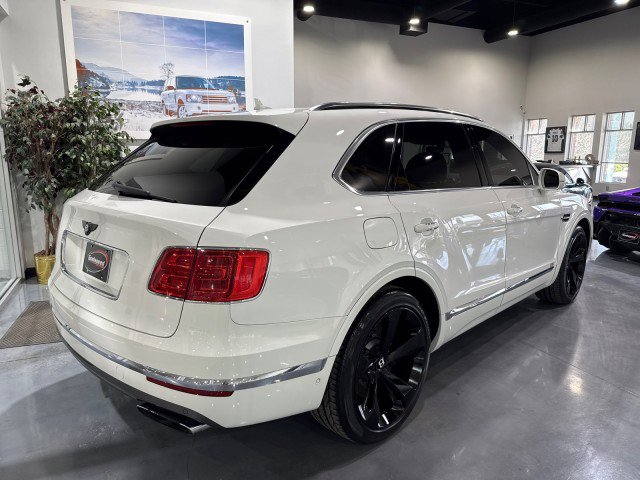 Used 2018 Bentley Bentayga image 3