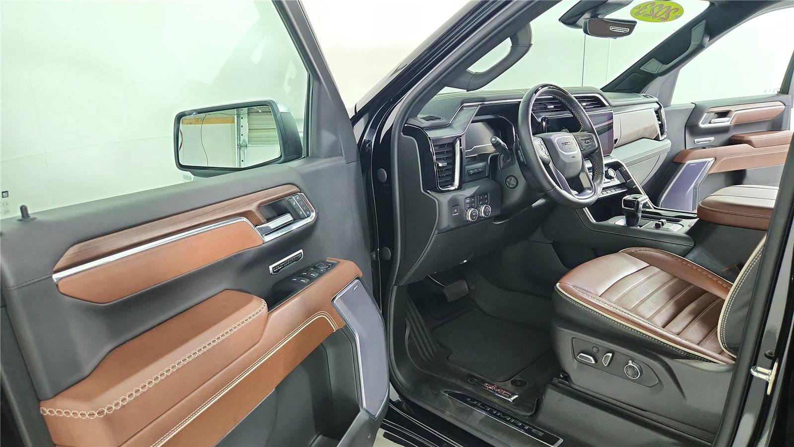 Used 2023 GMC Sierra 1500 Denali Ultimate AWD/4WD image 9