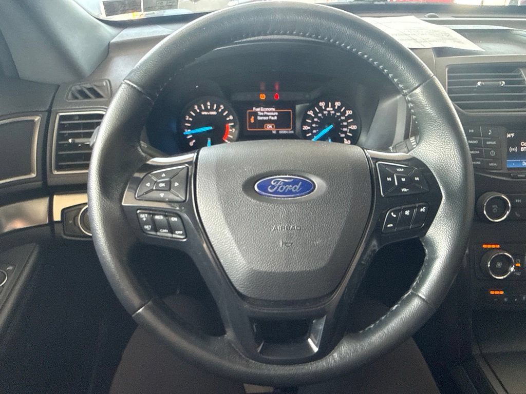 Used 2018 Ford Explorer XLT AWD/4WD image 17