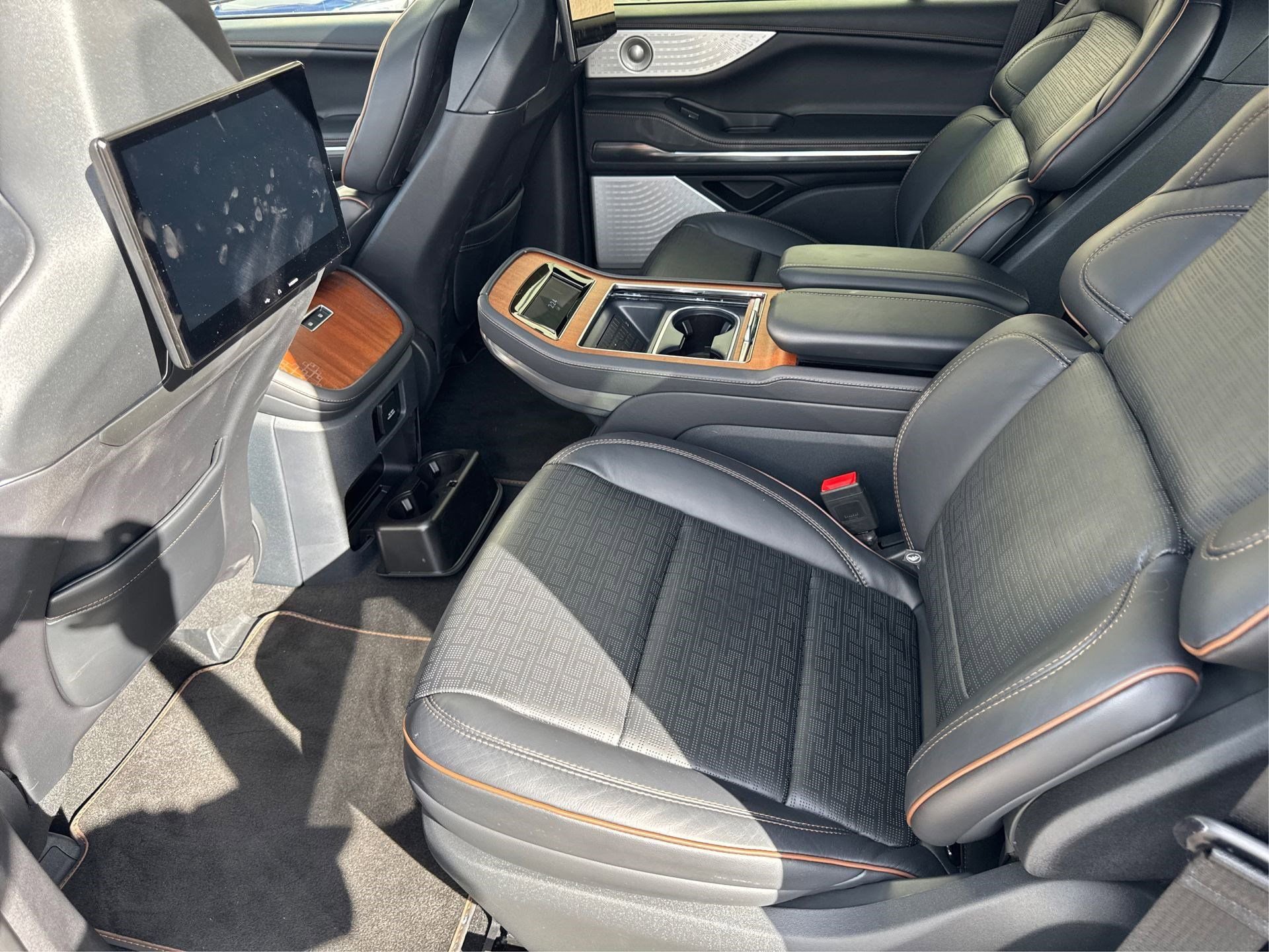 Used 2025 Lincoln Navigator Black Label image 9