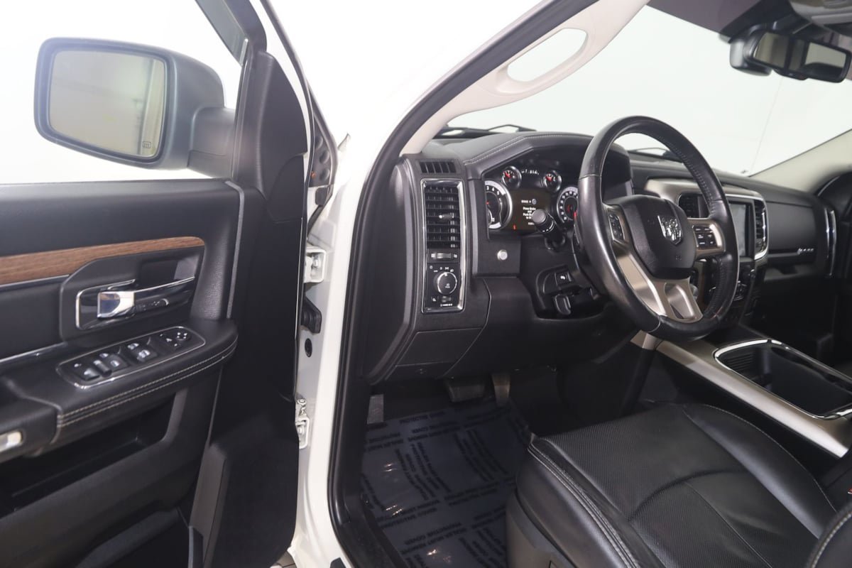 Used 2018 RAM 1500 Laramie w/ Convenience Group AWD/4WD image 41
