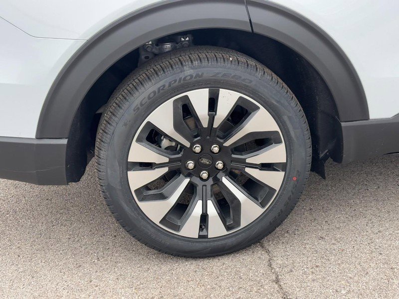 New 2026 Ford Explorer Platinum w/ LUX Leather Package image 4