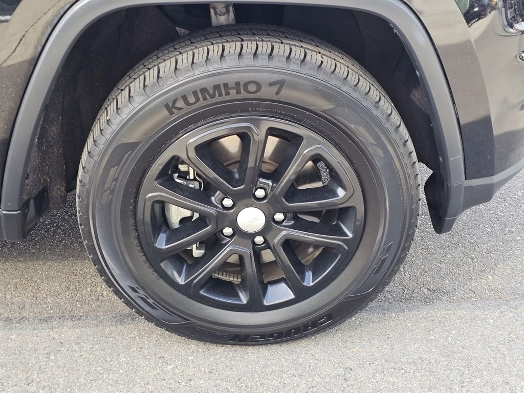 Used 2021 Jeep Grand Cherokee Laredo X AWD/4WD image 9