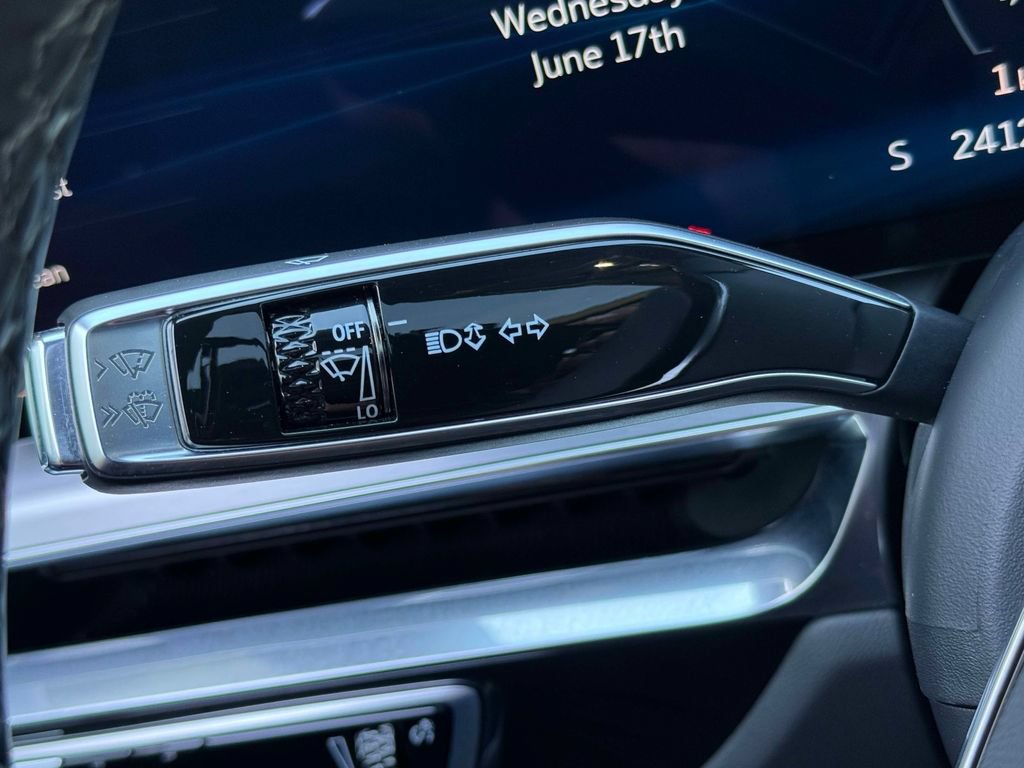 Used 2024 Cadillac Lyriq Luxury AWD/4WD image 30