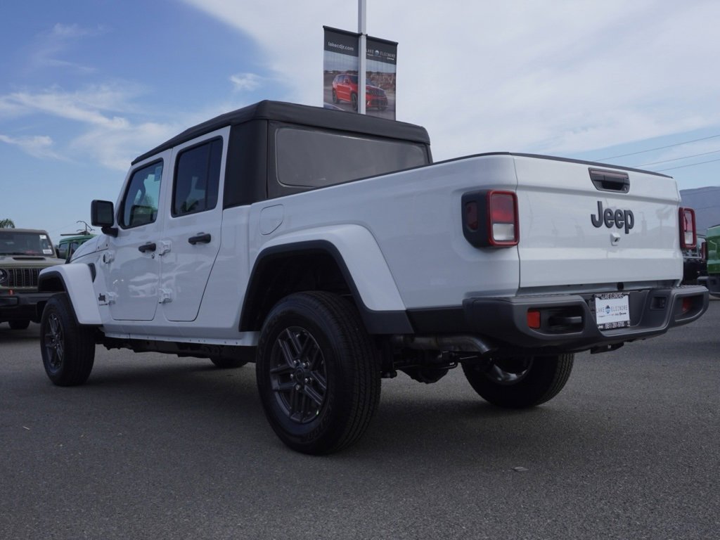 New 2025 Jeep Gladiator Sport S image 7