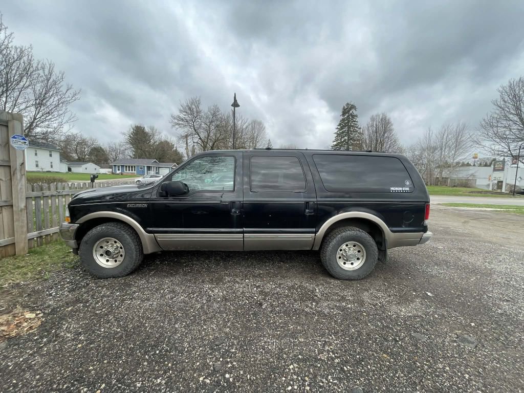 Used 2002 Ford Excursion Limited image 1