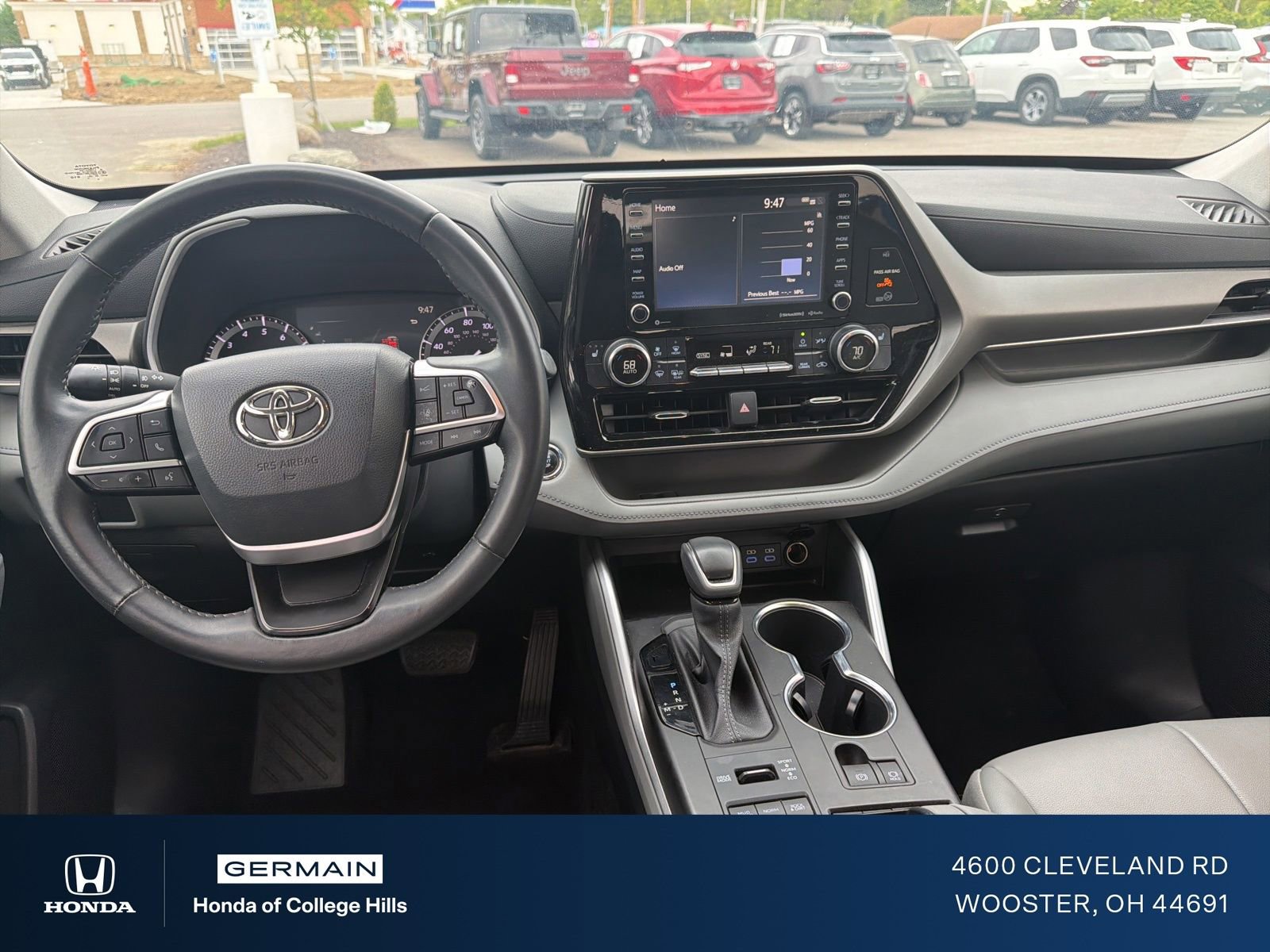 Used 2022 Toyota Highlander XLE AWD/4WD image 13