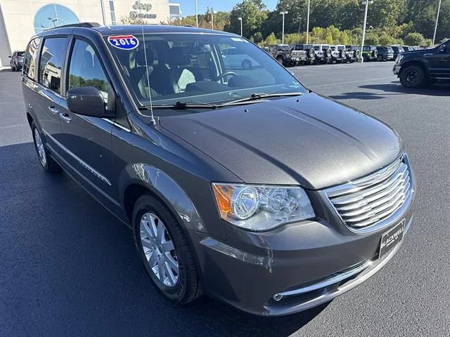 Used 2016 Chrysler Town & Country Touring w/ Driver Convenience Group FWD image 1