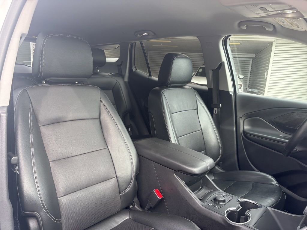 Used 2024 GMC Terrain SLT image 16