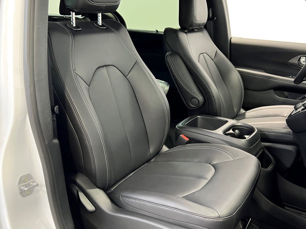 New 2026 Chrysler Voyager LX image 8