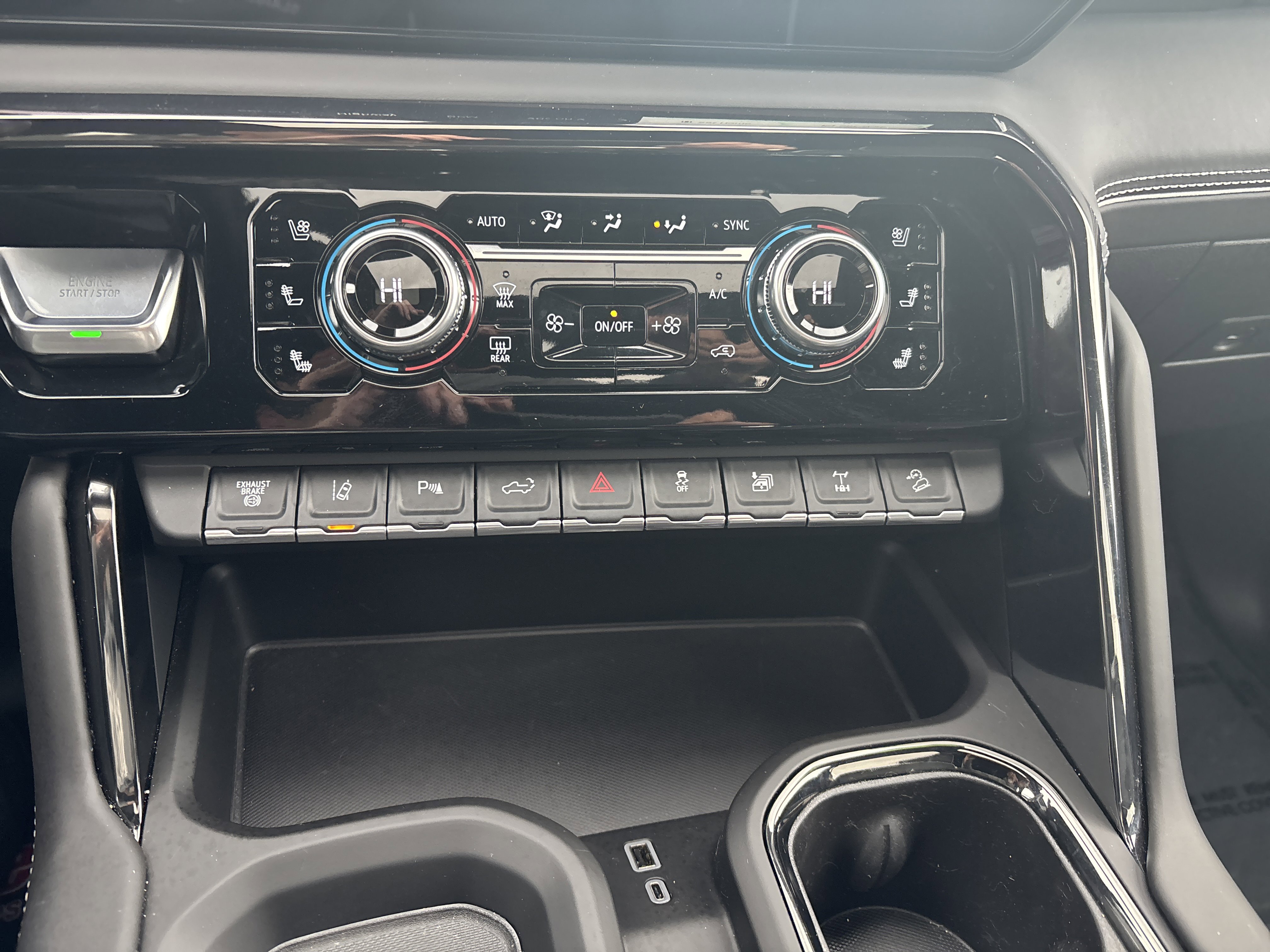 Used 2024 GMC Sierra 2500 AT4X image 25